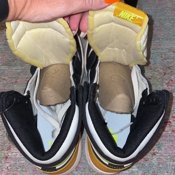 NWB - Air Jordan 1 Retro High OG GS - 7y - Picture 6 of 11